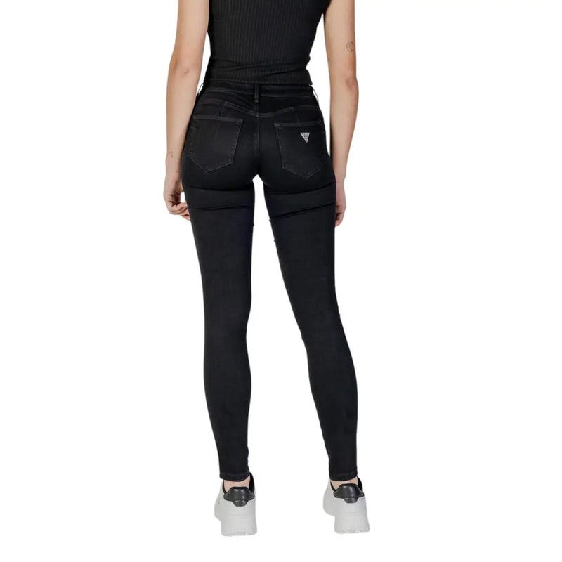 verso de guess Jean noir taille haute en coton stretch pour femme, avec une texture légèrement délavée et un logo sur la poche
