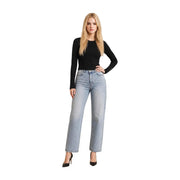 Guess Pull en maille viscose noire à col rond pour femme, porté avec un jean droit taille haute délavé clair