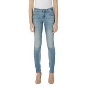 Délavage clair, coupe ajustée Guess Jean en denim bleu pour femme, légèrement délavé, confectionné dans un mélange de coton tissé.