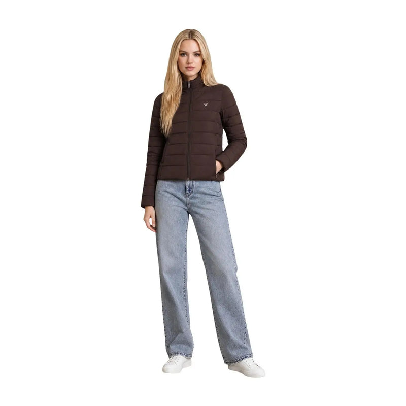 Guess Doudoune matelassée marron en polyester pour femme, avec col montant et fermeture éclair, idéale par temps froid.