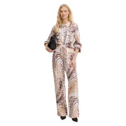 Guess Pantalon de jogging fluide Dalia pour femme, en lyocell beige, avec combinaison longue fluide à motifs beige doux et marron.