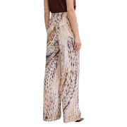 jambes larges guess Pantalon de jogging fluide Dalia pour femme, en lyocell beige clair à imprimé animal abstrait, confectionné dans un tissu fluide beige clair.