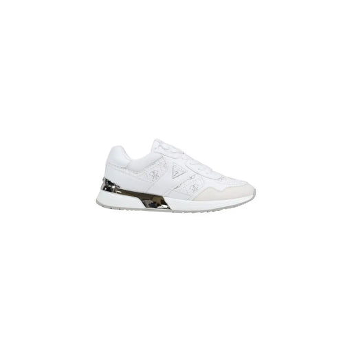 Guess Baskets en cuir blanc pour femme, à lacets, au design épuré, logo discret et détail argenté métallisé au talon.