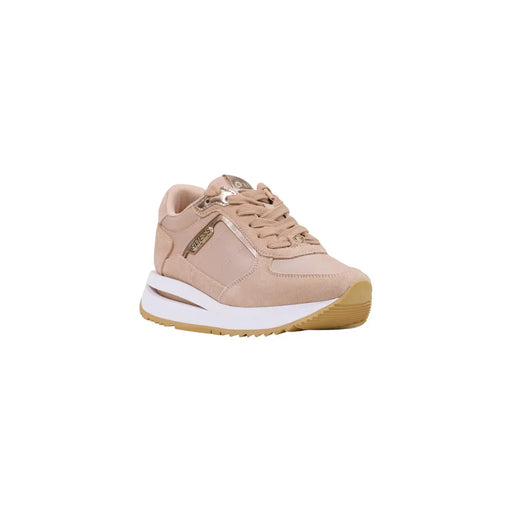 daim beige Guess Baskets compensées pour femmes avec semelle en caoutchouc blanc cassé et logo doré sur le côté
