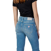 Au verso d'un mélange de coton bleu délavé moyen Guess Jean évasé sexy pour femme, coupe classique cinq poches et broderie logo