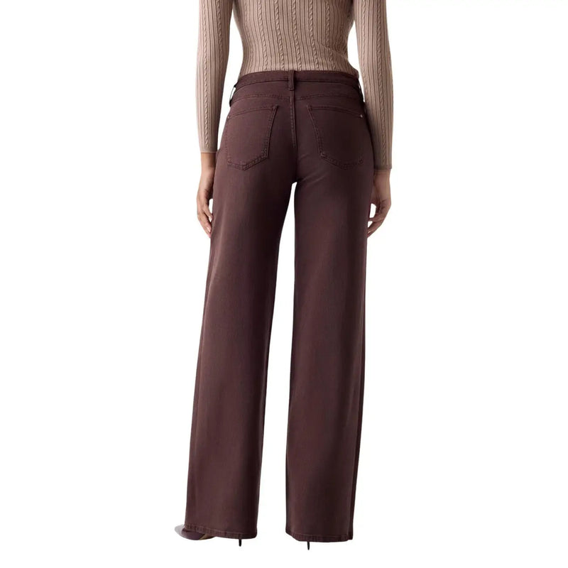 Jean en denim marron à jambes larges, ourlet droit et poches arrière classiques, vu de dos