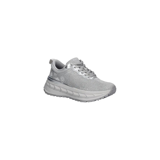 Guess Baskets argentées pour femmes, avec tige en maille polyester et semelle épaisse texturée ornée de détails métalliques.