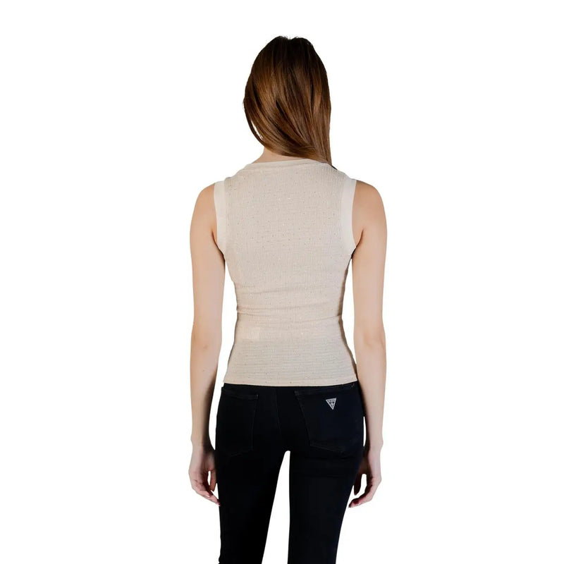 Débardeur beige côtelé top avec une silhouette ajustée et un col rond par guess femmes W6GP14