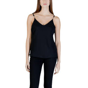 Guess débardeur noir en satin pour femme top avec un décolleté en V et de fines bretelles en polyester pour une tenue décontractée et élégante