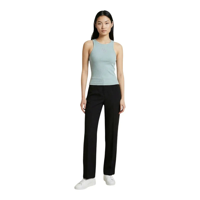 Guess femmes tank top T-shirt vert sans manches à col rond en polyester, d'une élégante couleur bleu clair et orné d'un logo discret sur la poitrine.