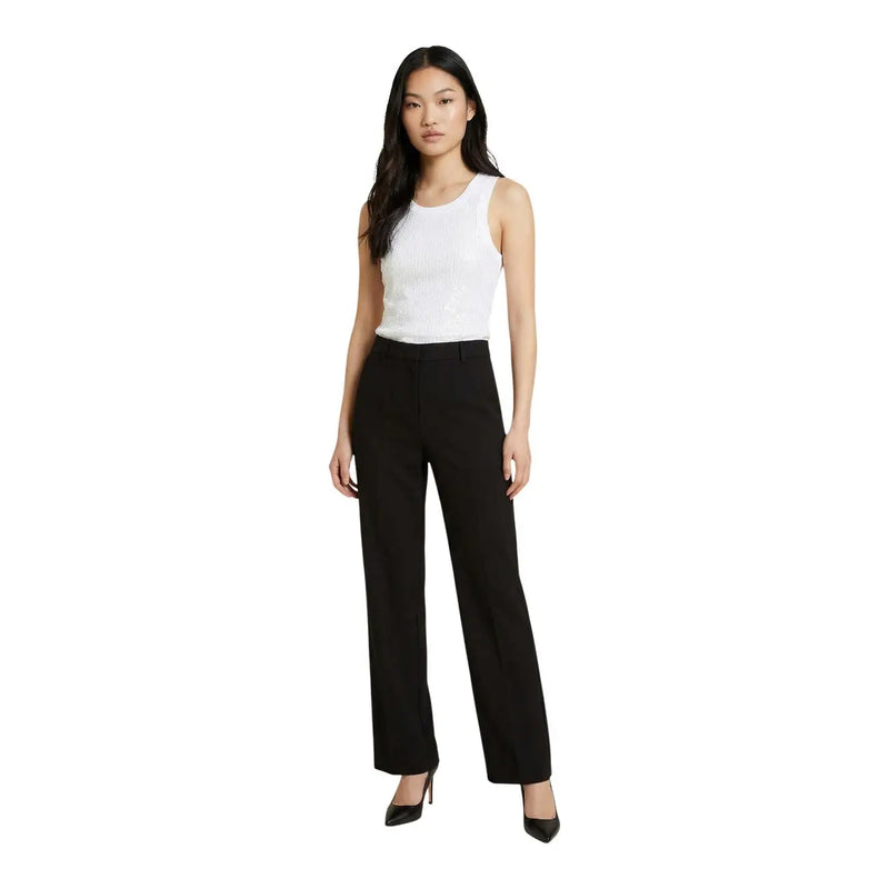 Pantalon noir à jambes larges et à coupe ajustée élégante, associé à guess Débardeur blanc en coton pour femme top