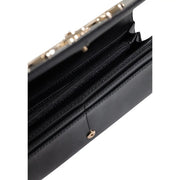 Noir Guess Portefeuille femme en polyuréthane avec fermeture à bouton, pochette en cuir noir et détails dorés, intérieur zippé.