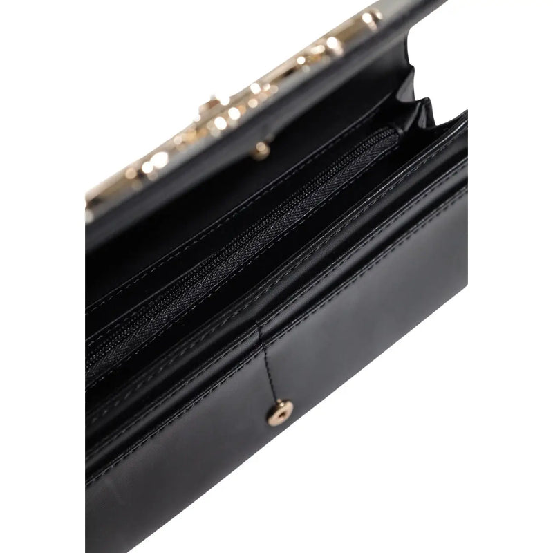 Noir Guess Portefeuille femme en polyuréthane avec fermeture à bouton, pochette en cuir noir et détails dorés, intérieur zippé.
