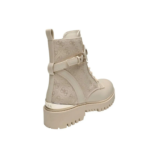 couleur crème Guess Bottes blanches pour femmes en polyester et polyuréthane avec motif texturé et boucle métallique.