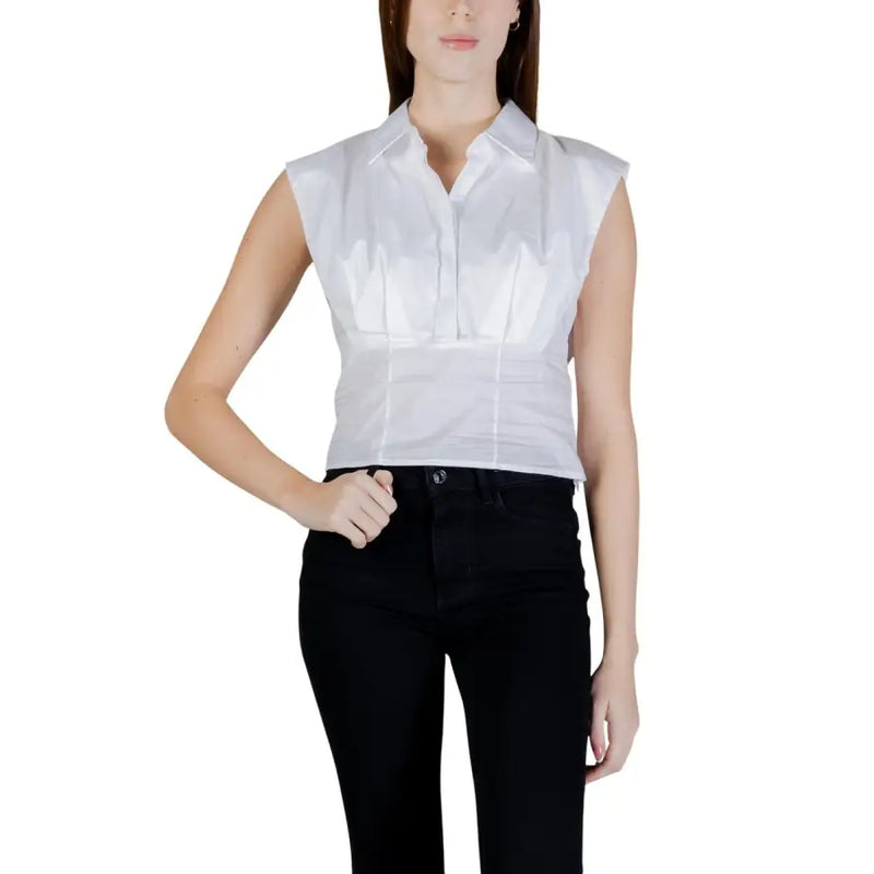 Guess women white cotton sleeveless blouse with structured collar and subtle pleating detail front view