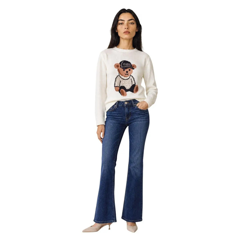Guess Pull blanc en maille pour femme, en viscose mélangée, orné d'un ours en peluche brodé et d'un logo noir sur la casquette.