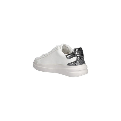 Guess Baskets blanches en cuir pour femme, à enfiler, avec languette arrière à paillettes argentées, pour un look sport-décontracté (vue arrière)