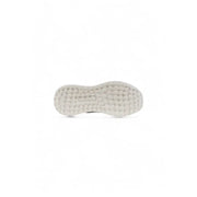 White rubber sole with circular tread and central label of guess women white platform sneakers fall winter