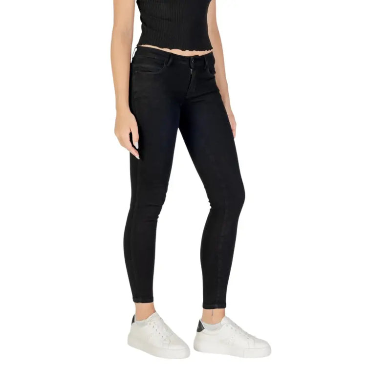 Guess Jean skinny noir pour femme avec poches, doté d'une coupe ajustée et élégante et d'une texture subtile
