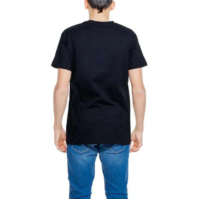 Hydra Clothing men’s black cotton short-sleeved crew neck t-shirt with bomber logo on the front