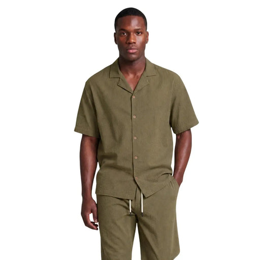 Chemise boutonnée en coton vert olive à manches courtes, col et texture subtile, de la collection Hydra pour hommes