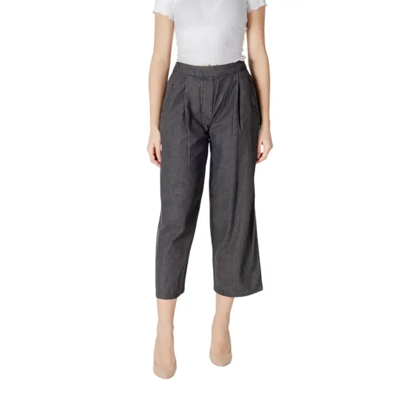 Ichi Women black cotton high-waisted pleated cropped trousers