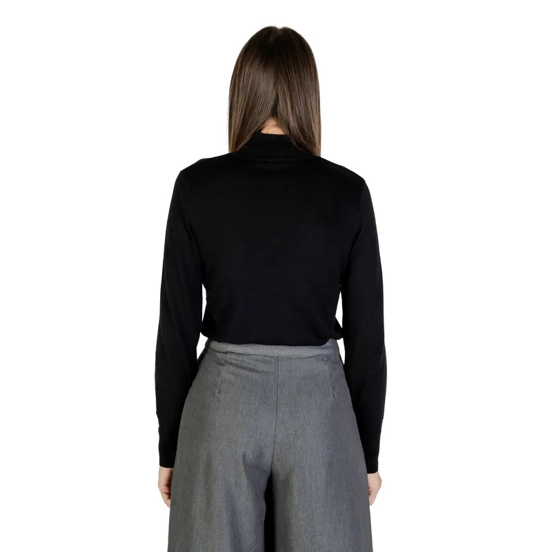 Pulls à col roulé noirs à manches longues pour femmes par Ichi fabriqué à partir d'un tissu mélangé de viscose