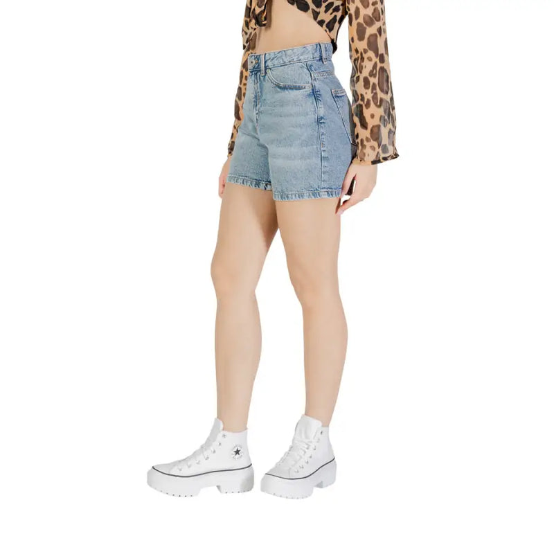 Ichi Short taille haute en coton bleu clair délavé pour femme, avec poches et ourlet effiloché