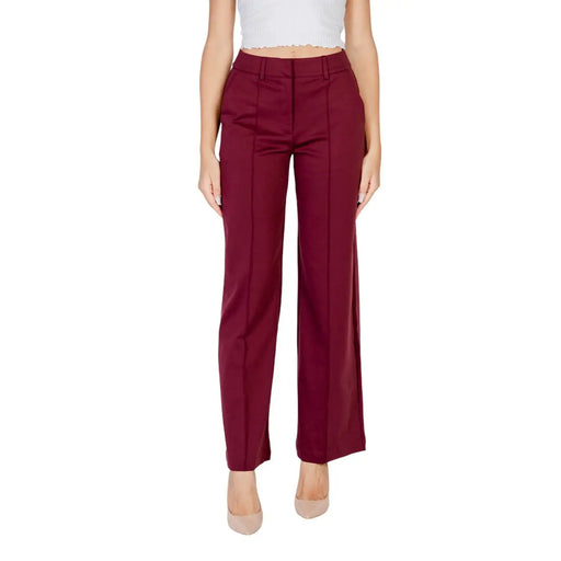 Pantalon bordeaux pour femme Ich en polyester viscose bordeaux, taille haute, coupe taille haute et jambes larges, avec plis sur le devant.