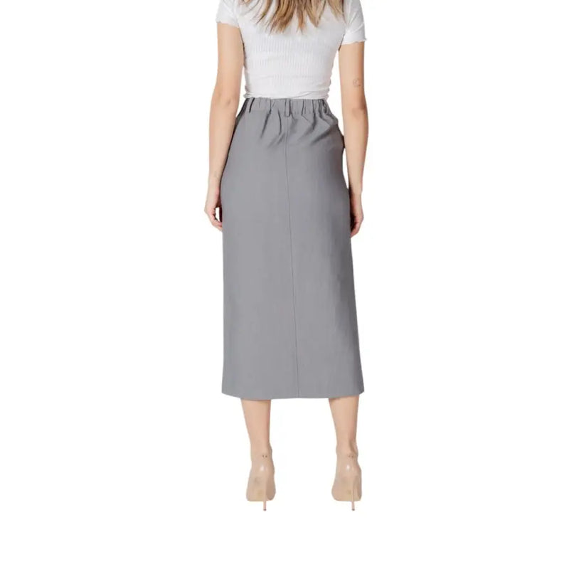 A sleek mid-gray ichi women spring summer midi skirt with high-waisted elastic waistband and pockets