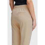 Beige taille haute ichi Pantalon pour femme avec taille élastique, poches avant en dentelle et deux poches arrière (vue de dos)