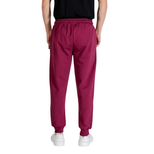 Icon Pantalon de jogging bordeaux en coton pour homme, coupe hivernale, avec taille élastiquée et chevilles côtelées.