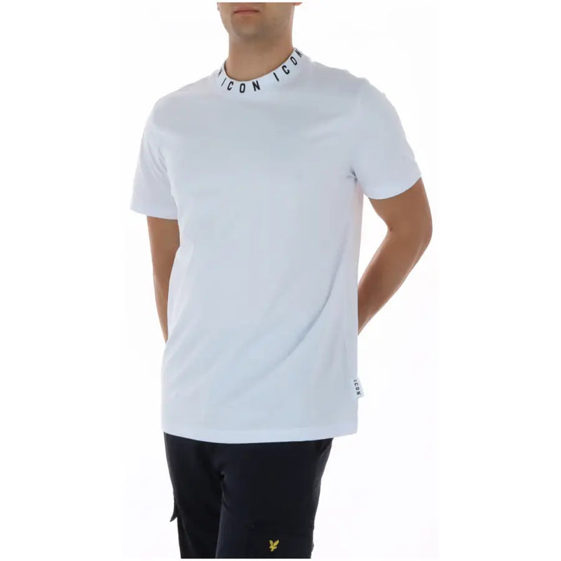 Coton blanc icon T-shirt homme à col côtelé, manches courtes et petite étiquette de marque sur la couture latérale.