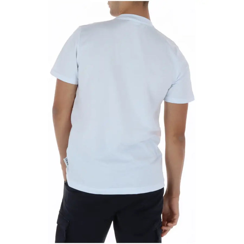 T-shirt blanc à manches courtes et col rond, 100 % coton, avec une petite étiquette en bas à gauche. icon imprimé col rond homme