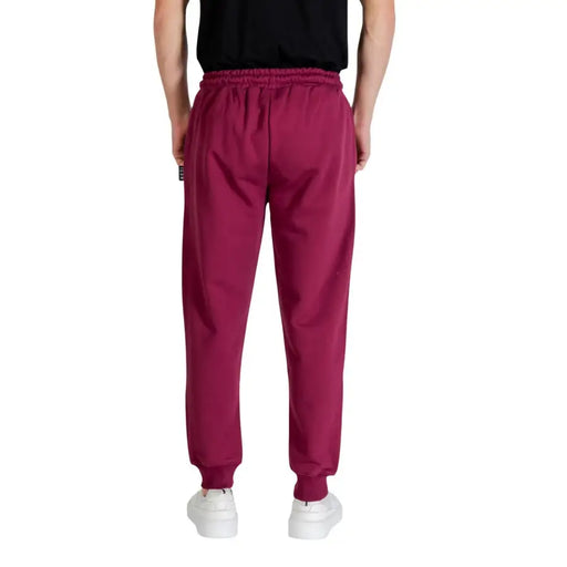 Icon Pantalon de jogging bordeaux pour homme, avec taille élastique et ourlets côtelés pour un confort décontracté.