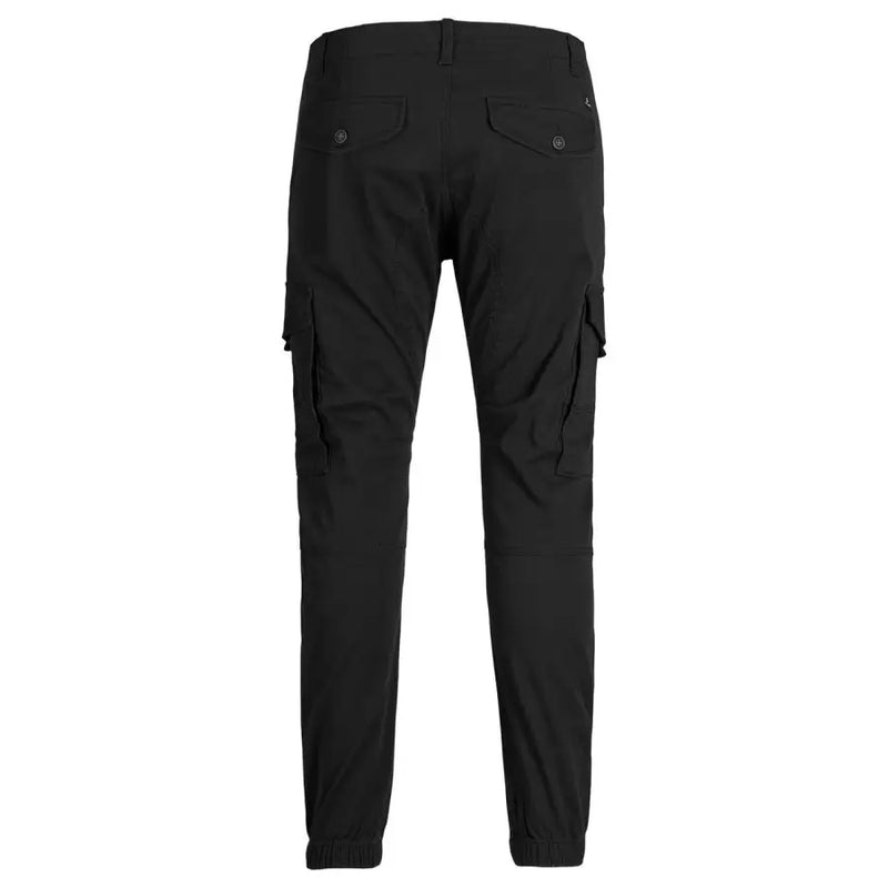 Pantalon cargo noir par Jack & Jones doté de multiples poches et de jambes fuselées confectionnées dans un tissu en mélange de coton