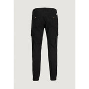 Pantalon cargo noir de Jack & Jones, doté de poches latérales et de poches arrière boutonnées, en tissu mélangé de coton.
