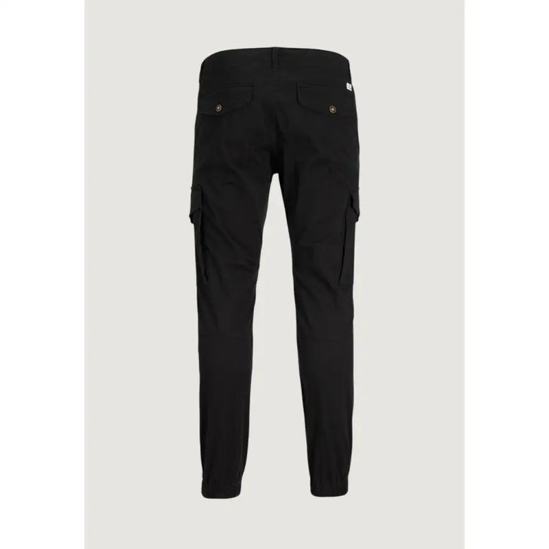 Pantalon cargo noir de Jack & Jones, doté de poches latérales et de poches arrière boutonnées, en tissu mélangé de coton.