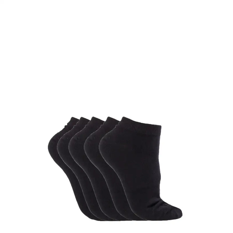 Chaussettes noires en coton, rangées soigneusement en rang depuis Jack & Jones collection de sous-vêtements pour hommes