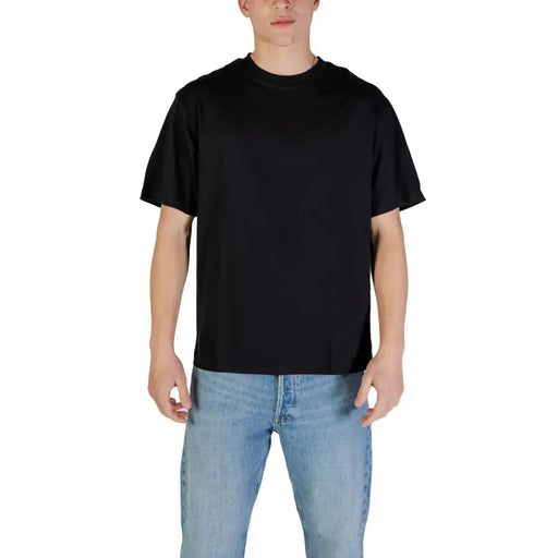 T-shirt noir à manches courtes et col rond pour homme T-shirt affiché dans Jack & Jones collection