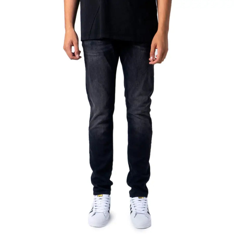 Jean slim noir pour homme Jack & Jones, en denim délavé et légèrement usé, idéal pour l'automne-hiver.