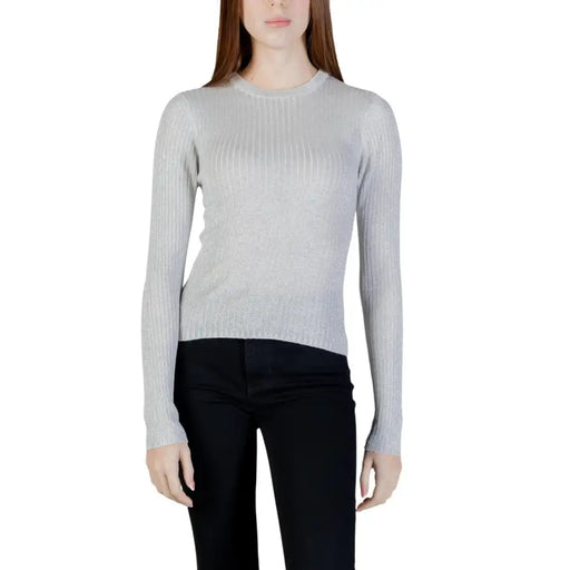 Jacqueline De Yong pull à manches longues et col rond en maille côtelée argentée top