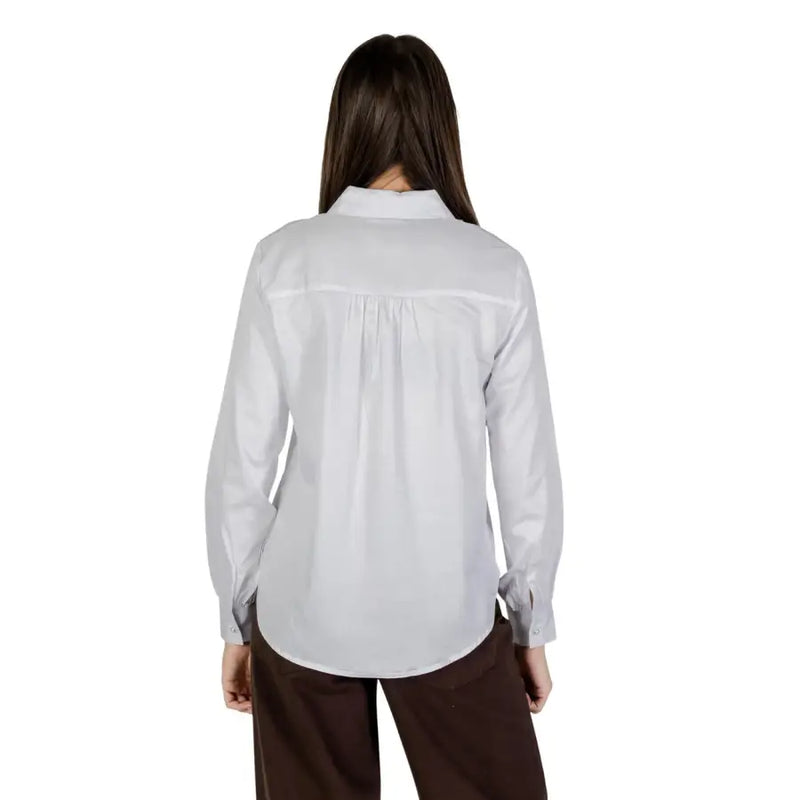 Jacqueline De Yong white cotton long-sleeved button-up shirt for women