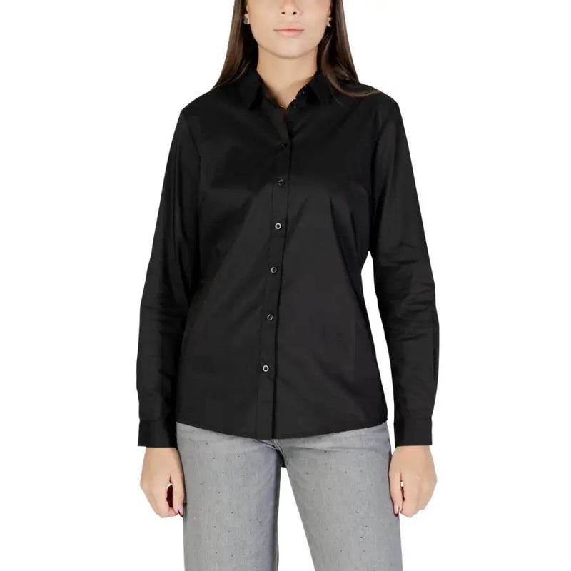Jacqueline De Yong black long-sleeved button-up shirt with classic collar