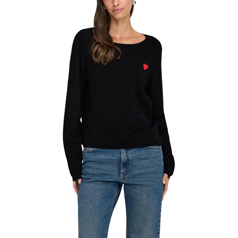 Pull noir à manches longues pour femme Jacqueline de yong, orné d'une broderie cœur rouge en maille de viscose mélangée.