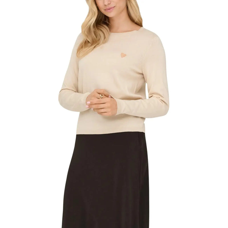 Pull Jacqueline de Yong pour femme, beige, à manches longues, en maille viscose mélangée, orné d'une broderie cœur pêche sur la poitrine.