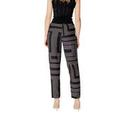 Pantalon noir en viscose pour femme Jacqueline de Yong avec un motif géométrique blanc audacieux à lacets sur le devant