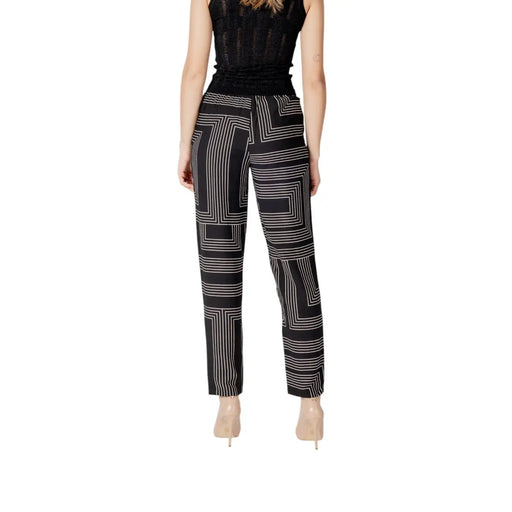 Pantalon noir en viscose pour femme Jacqueline de Yong avec un motif géométrique blanc audacieux à lacets sur le devant