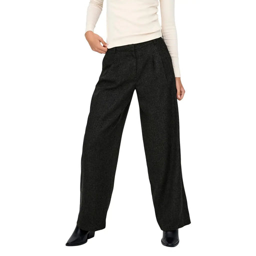 Pantalon noir à jambes larges pour femme Jacqueline de yong, orné d'un motif texturé discret, de plis sur le devant et de poches zippées.