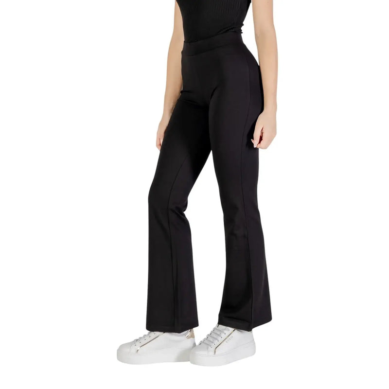 Pantalon noir en viscose pour femme Jacqueline de yong, taille haute, coupe ajustée et évasée.